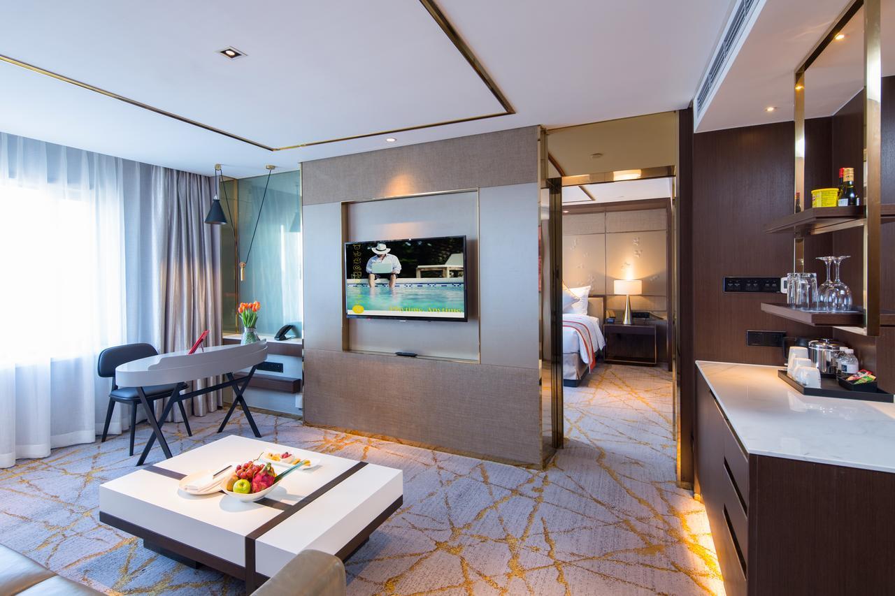 Deluxe King Suite